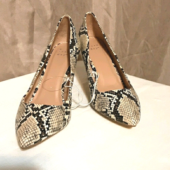 Heels - Picture 2 of 4